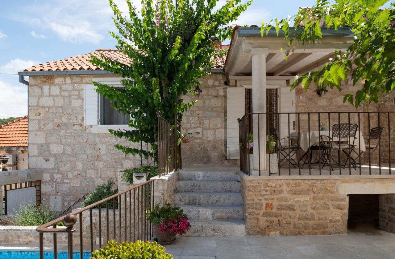 Heritage House Dvor Sutivan Exterior foto